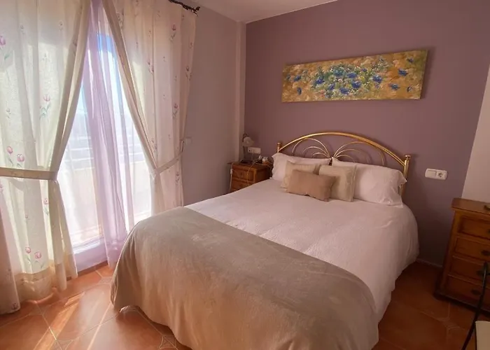 Fantastic House With Private Swimming Pool *
